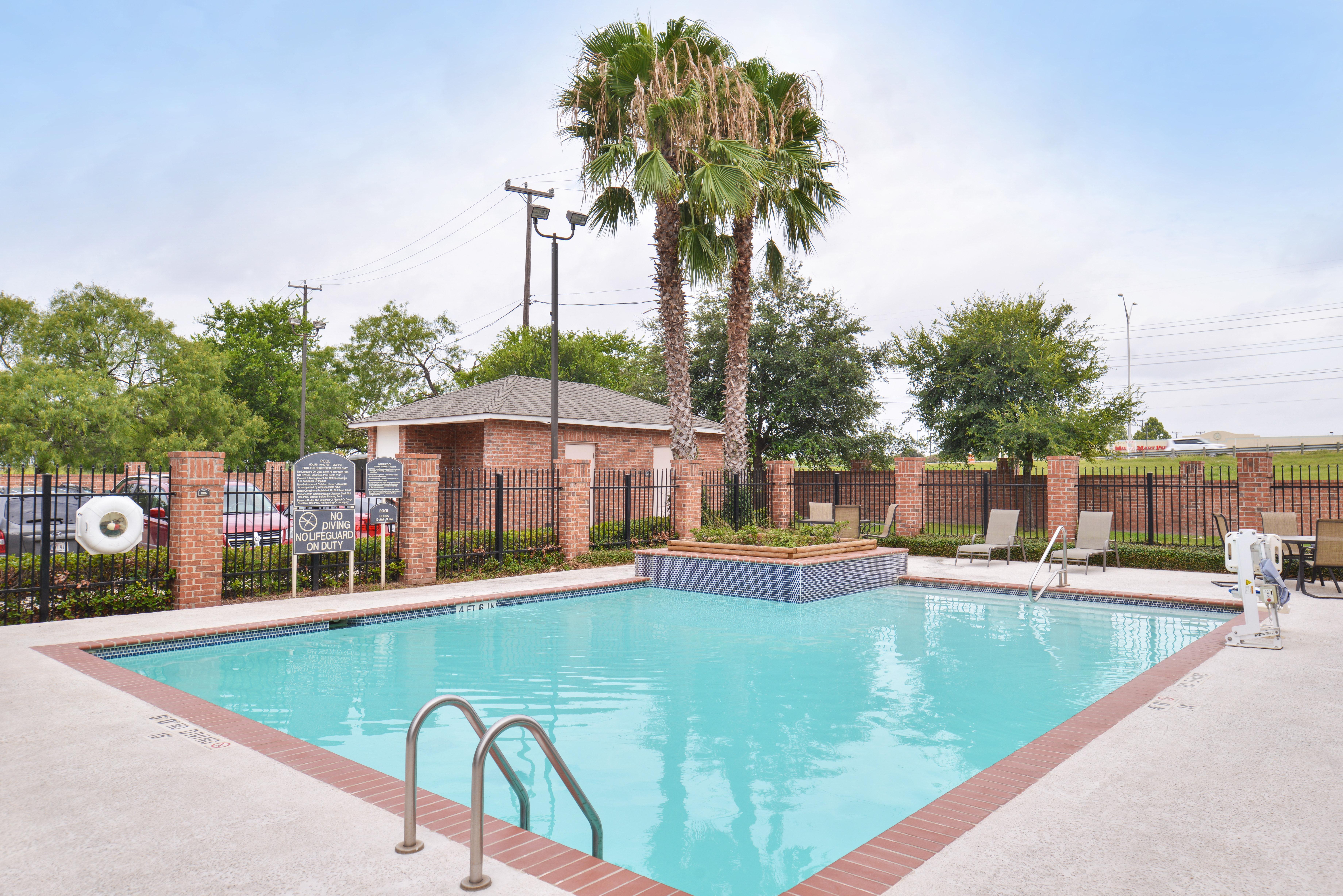 Holiday Inn Express & Suites San Antonio South Dış mekan fotoğraf