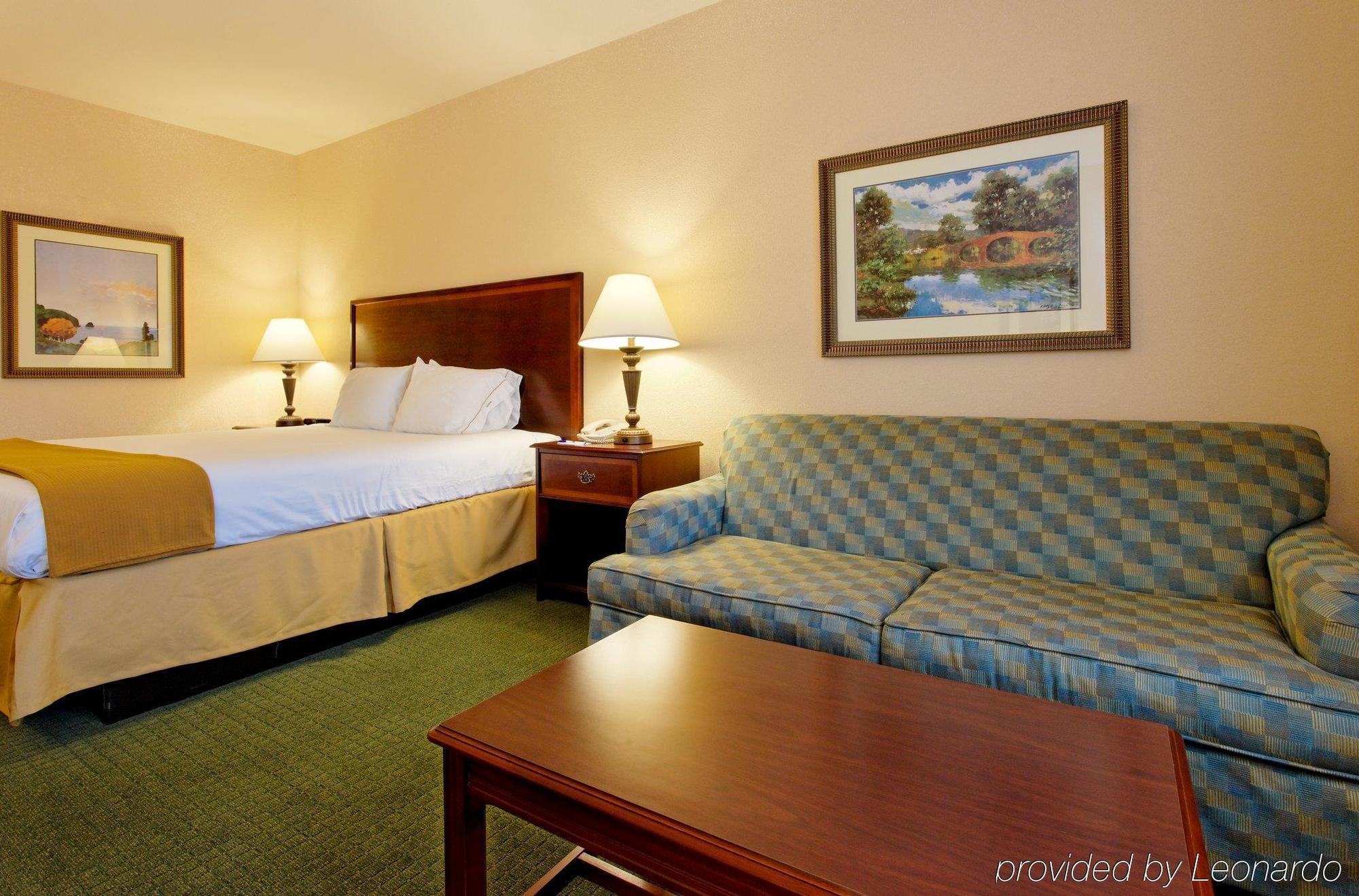 Holiday Inn Express & Suites San Antonio South Dış mekan fotoğraf