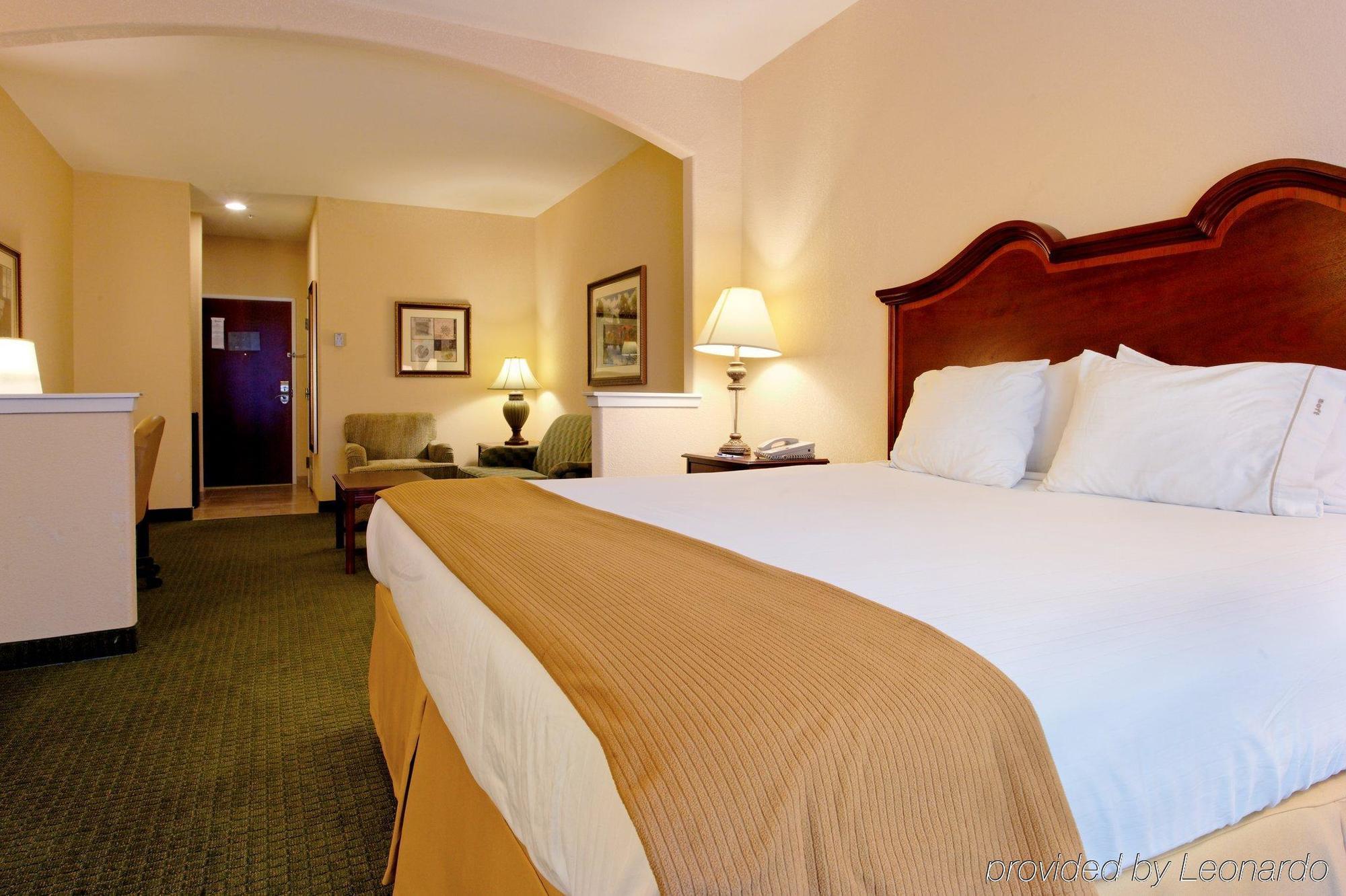 Holiday Inn Express & Suites San Antonio South Dış mekan fotoğraf