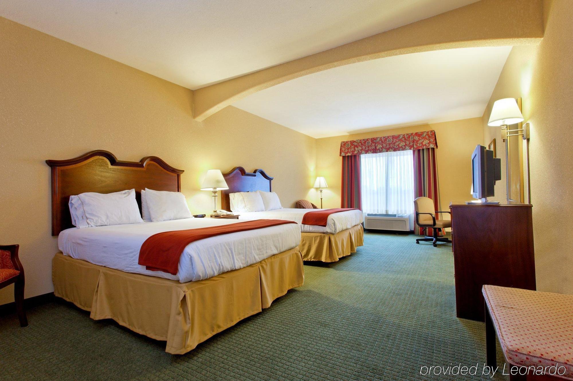 Holiday Inn Express & Suites San Antonio South Dış mekan fotoğraf