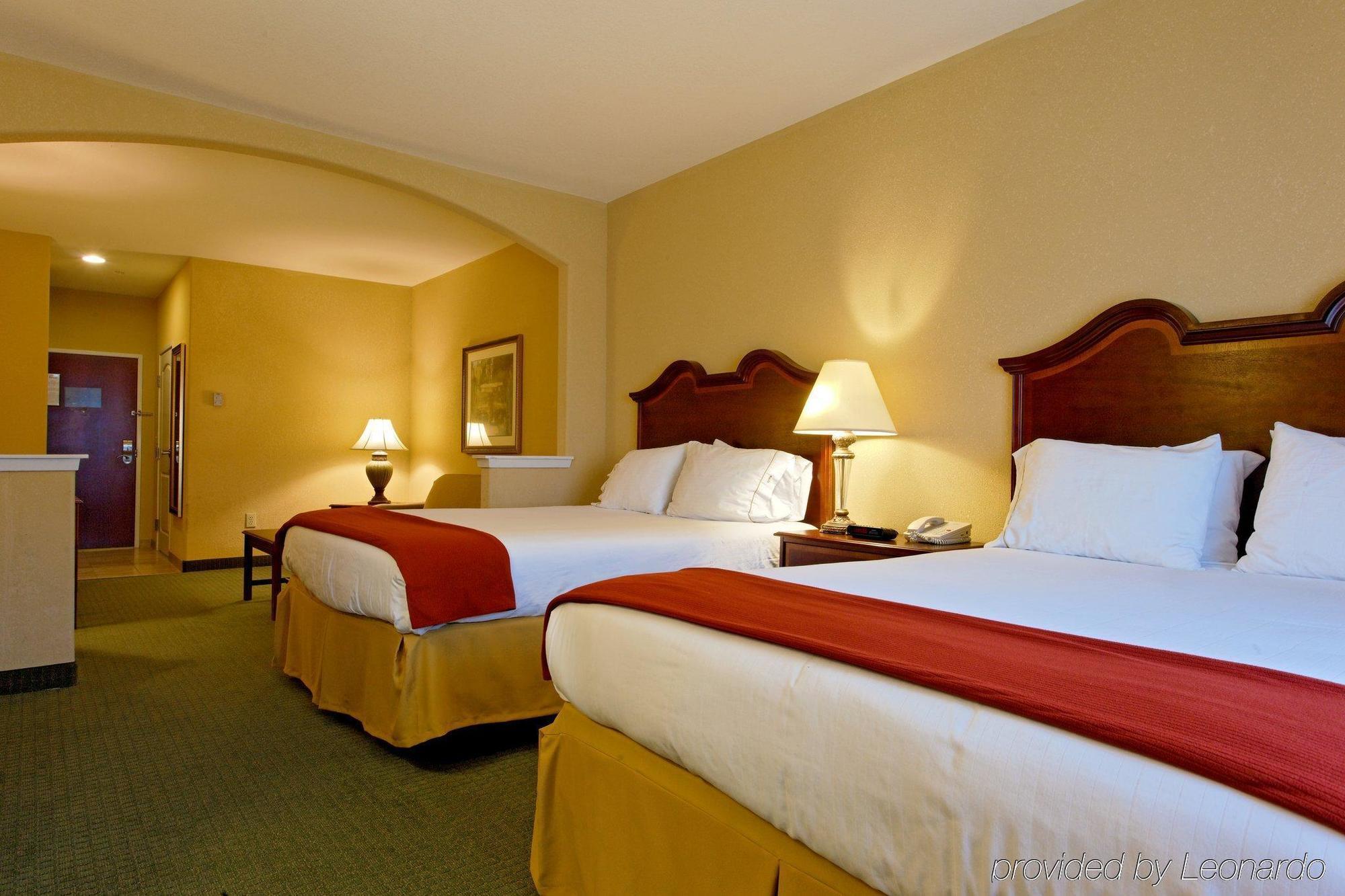 Holiday Inn Express & Suites San Antonio South Dış mekan fotoğraf