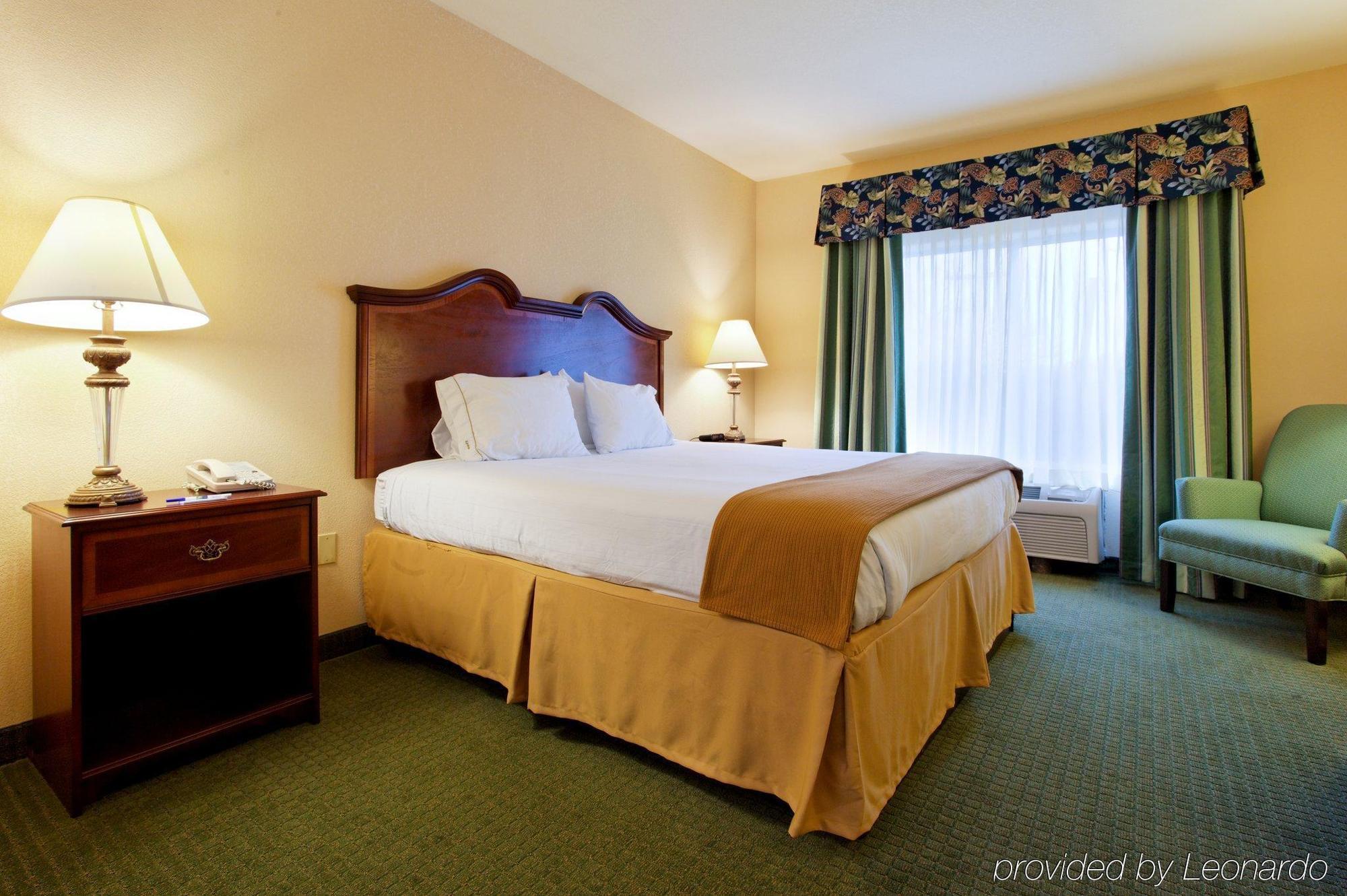 Holiday Inn Express & Suites San Antonio South Dış mekan fotoğraf