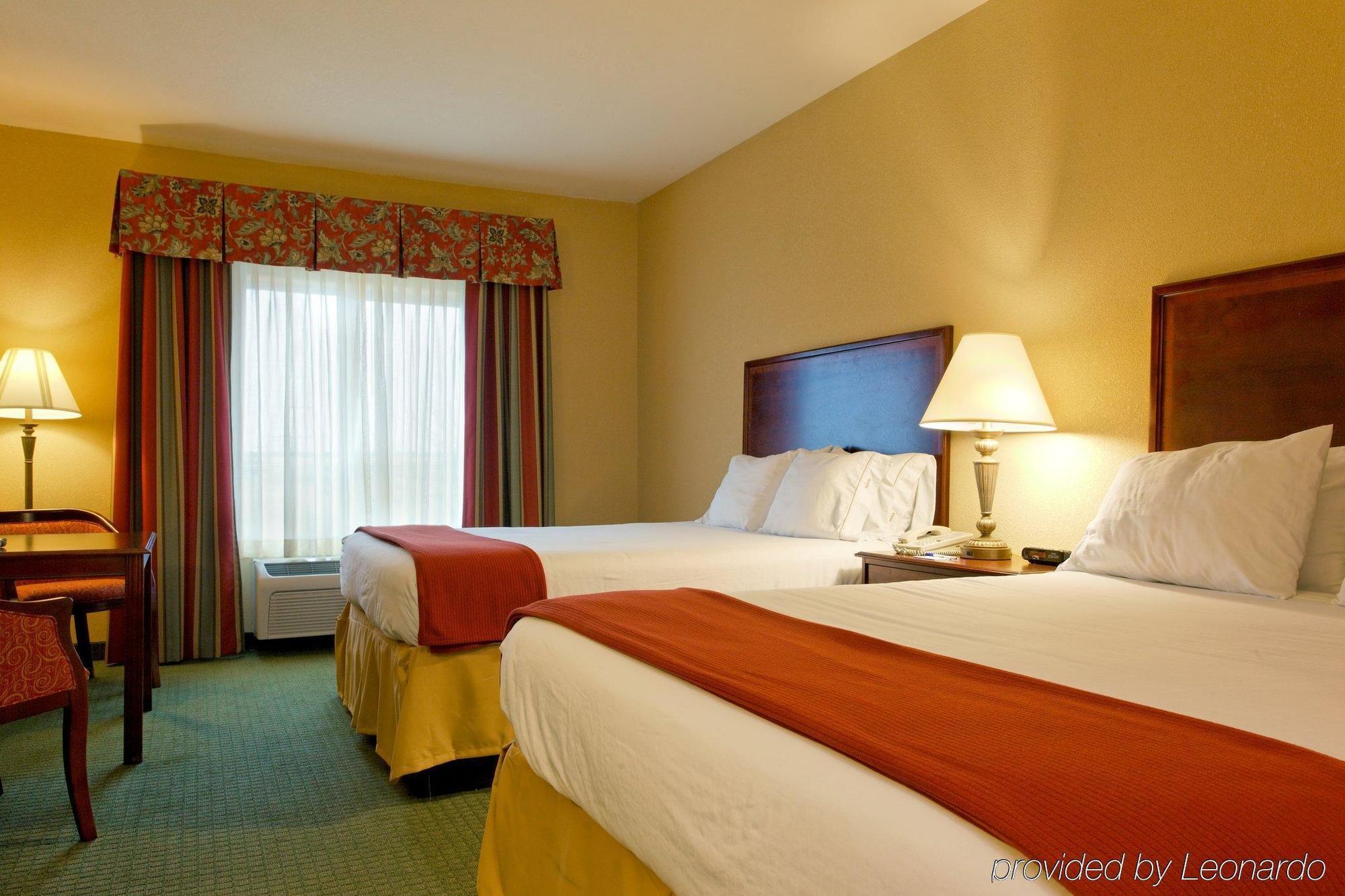 Holiday Inn Express & Suites San Antonio South Dış mekan fotoğraf